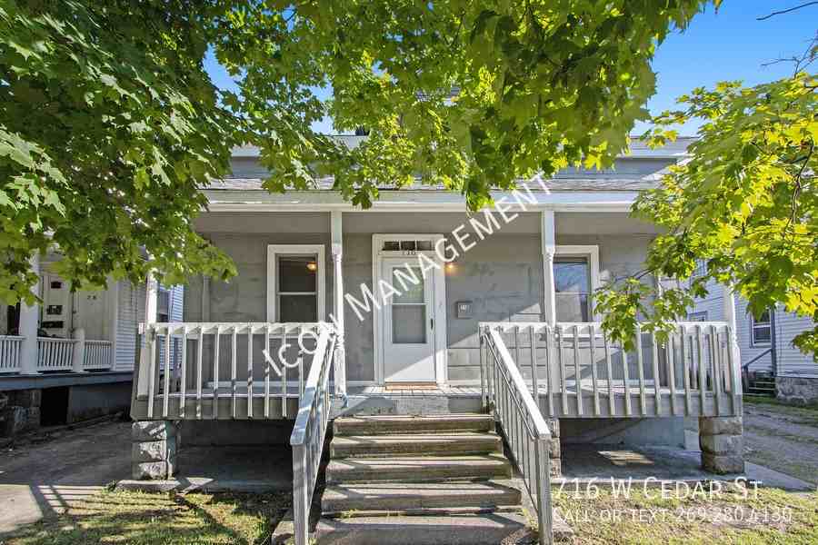 716 W Cedar St #716WCEDARS - Photo 2 of 16