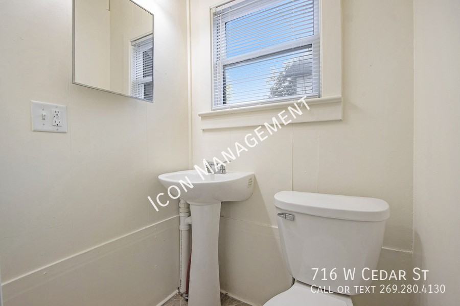 716 W Cedar St #716WCEDARS - Photo 6 of 16