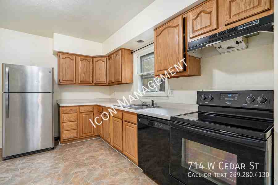 714 W Cedar St #714CEDARST - Photo 5 of 17