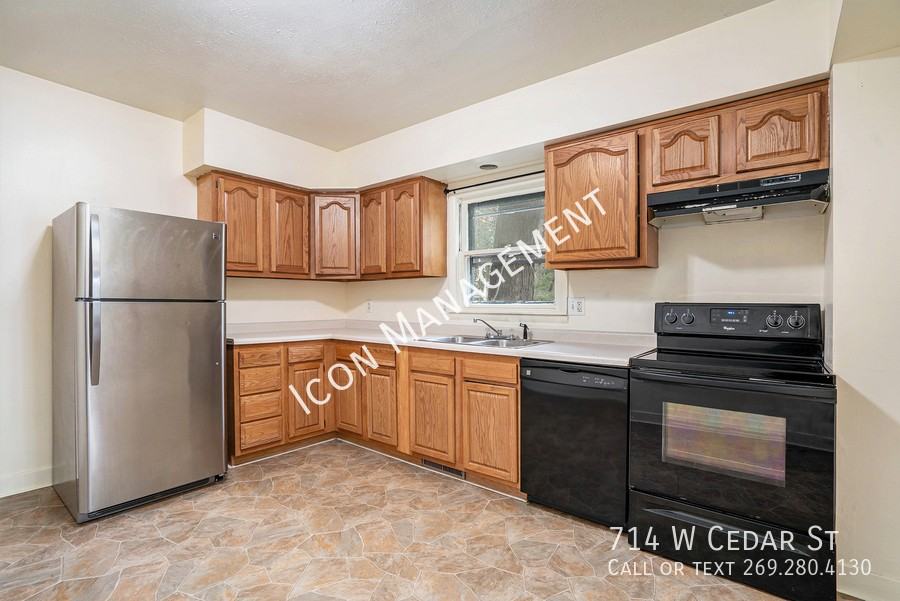 714 W Cedar St #714CEDARST - Photo 6 of 17