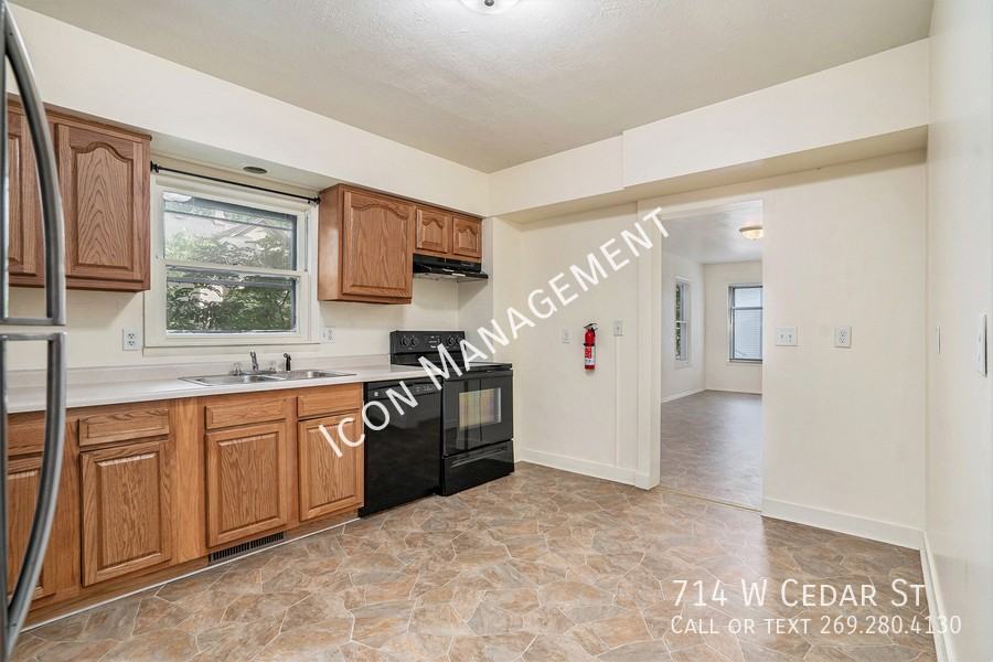 714 W Cedar St #714CEDARST - Photo 7 of 17