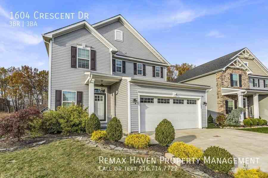 1604 Crescent Dr - Photo 2 of 38