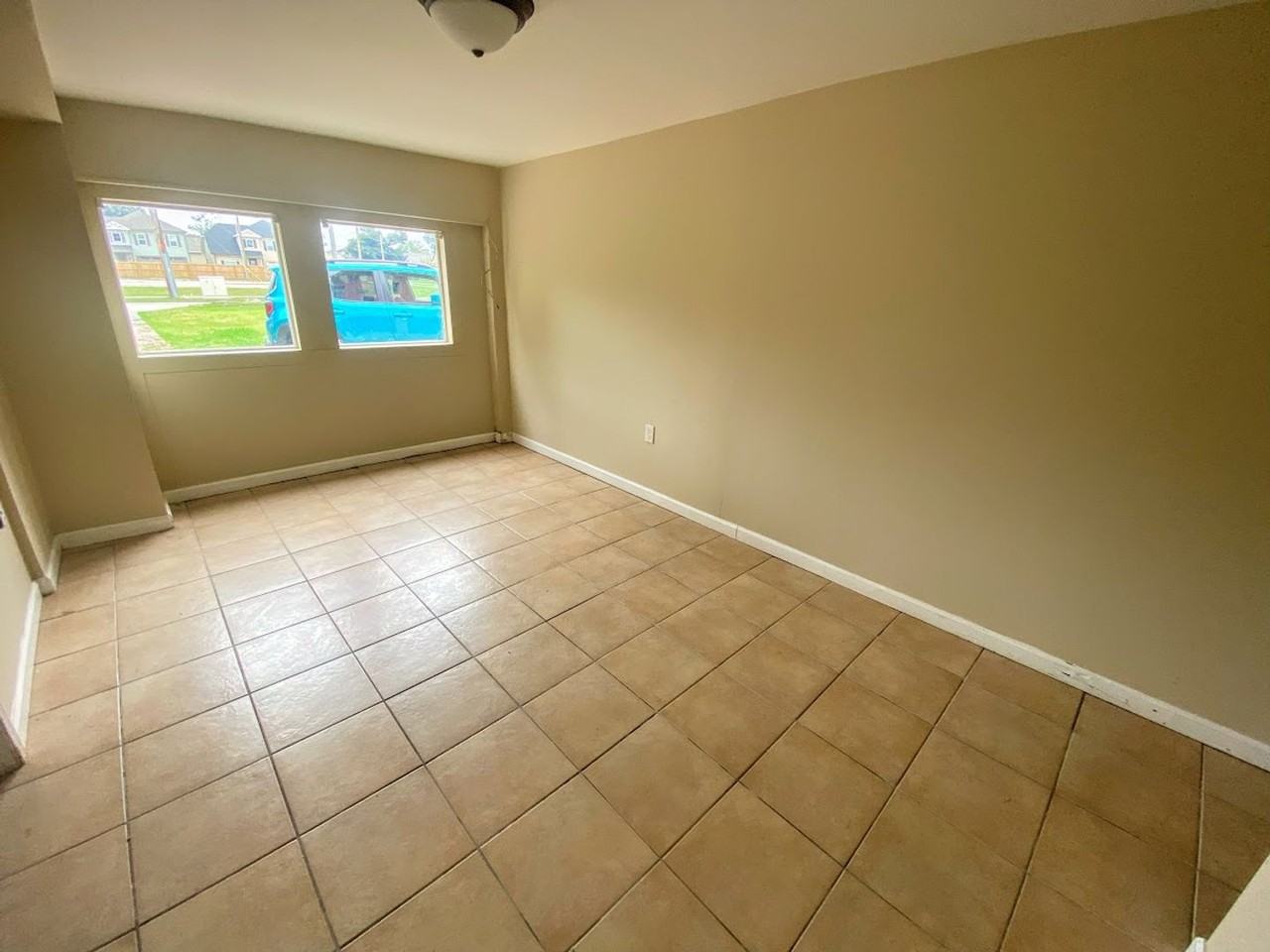 405 East St - Photo 2 of 13