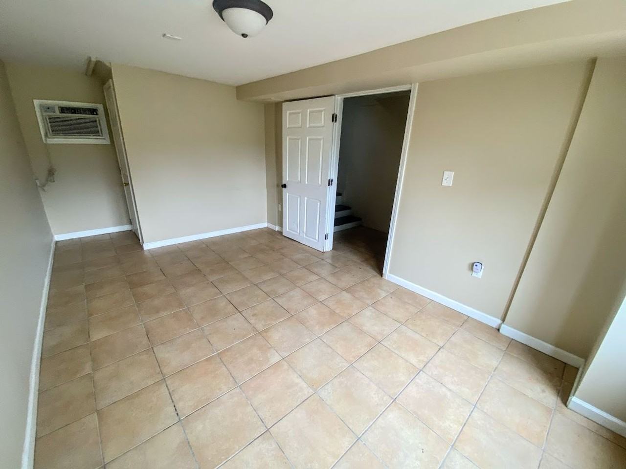 405 East St - Photo 3 of 13