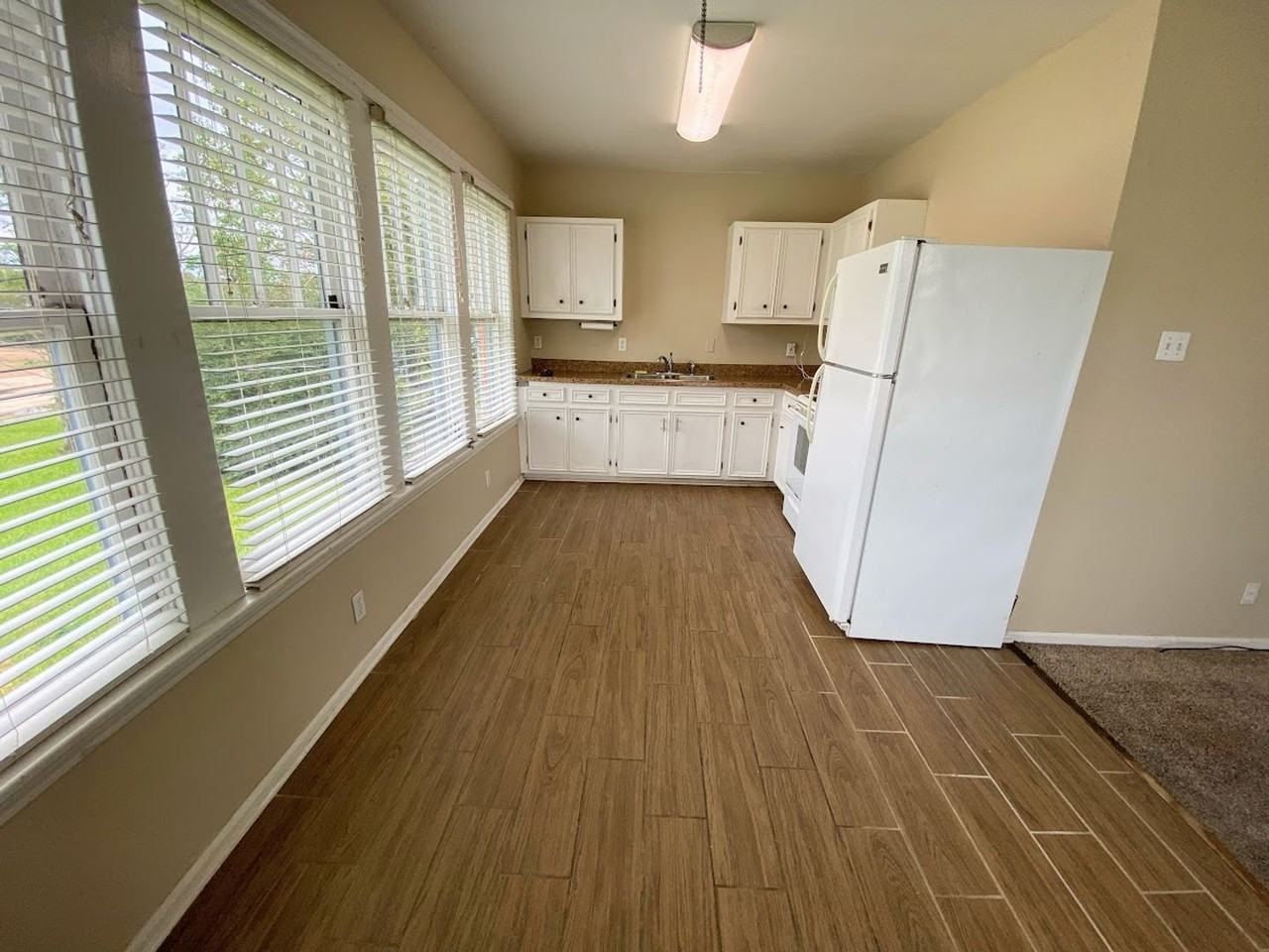 405 East St - Photo 6 of 13
