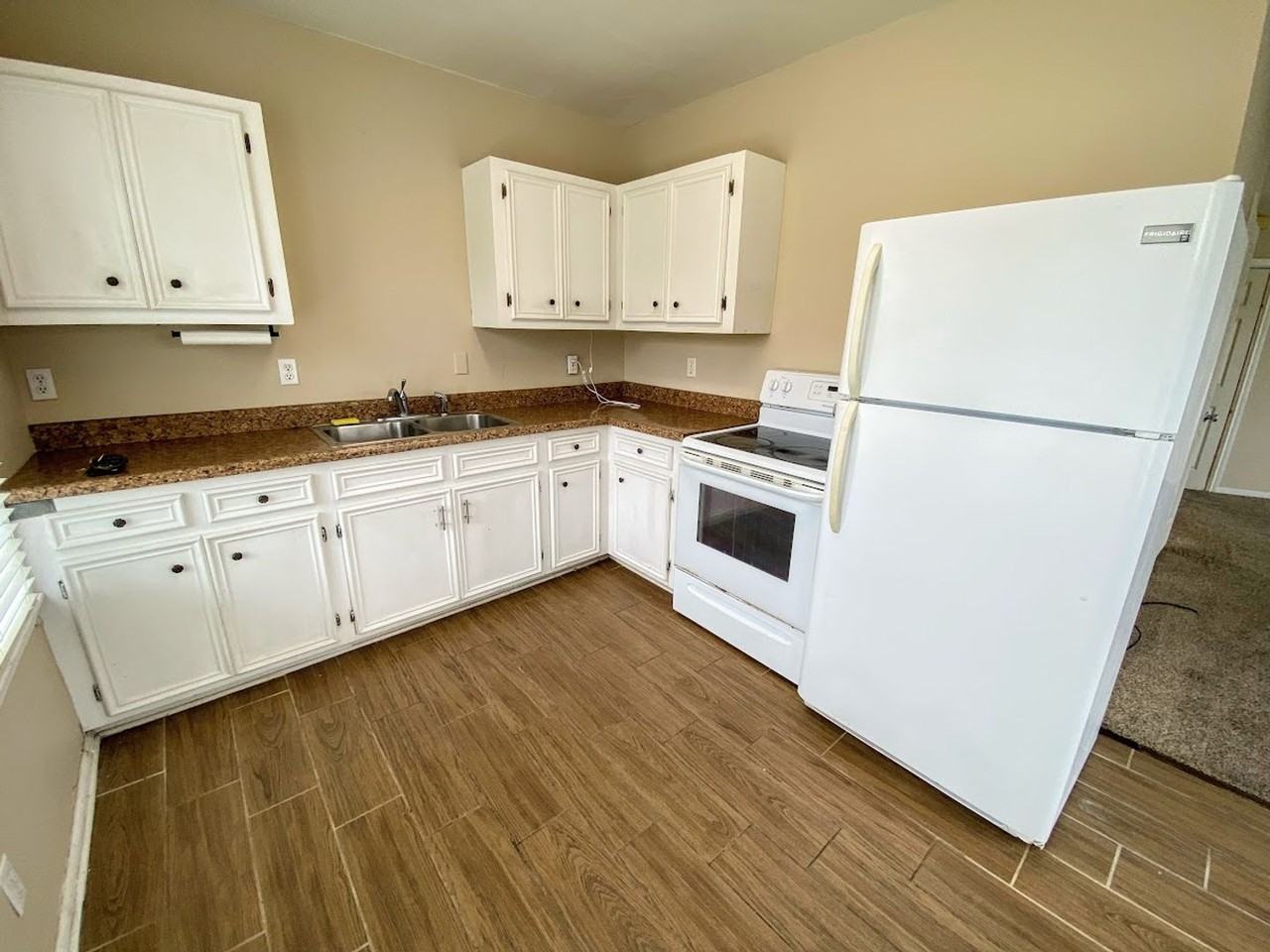 405 East St - Photo 7 of 13