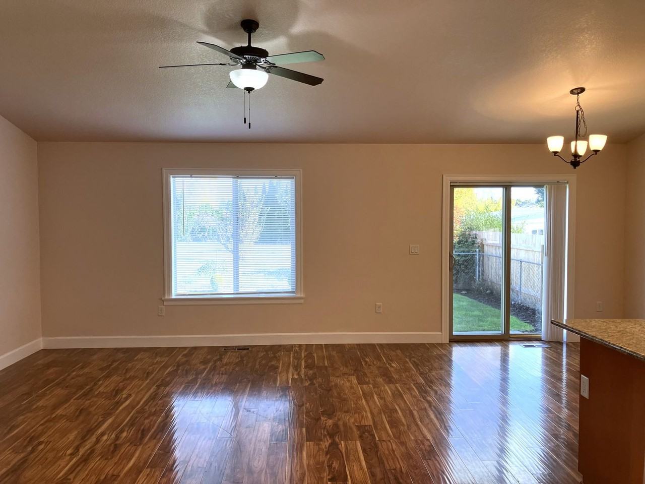 2770 Hollywood Dr Ne - Photo 2 of 20