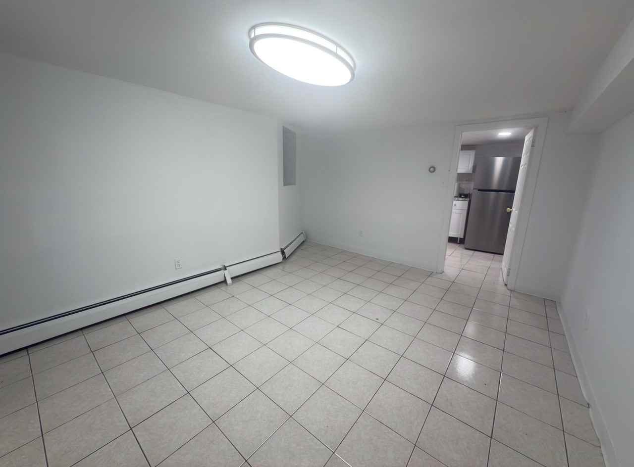 2841 Lasalle Ave - Photo 3 of 8