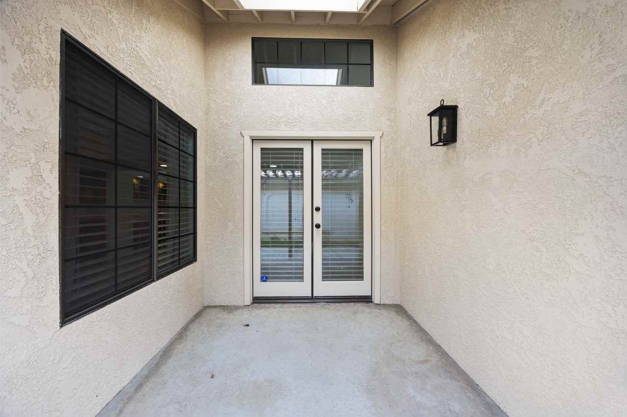 8016 Chaucer St - Photo 4 of 30