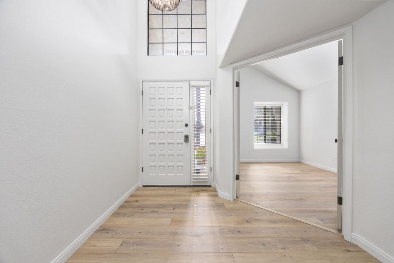 8016 Chaucer St - Photo 5 of 30