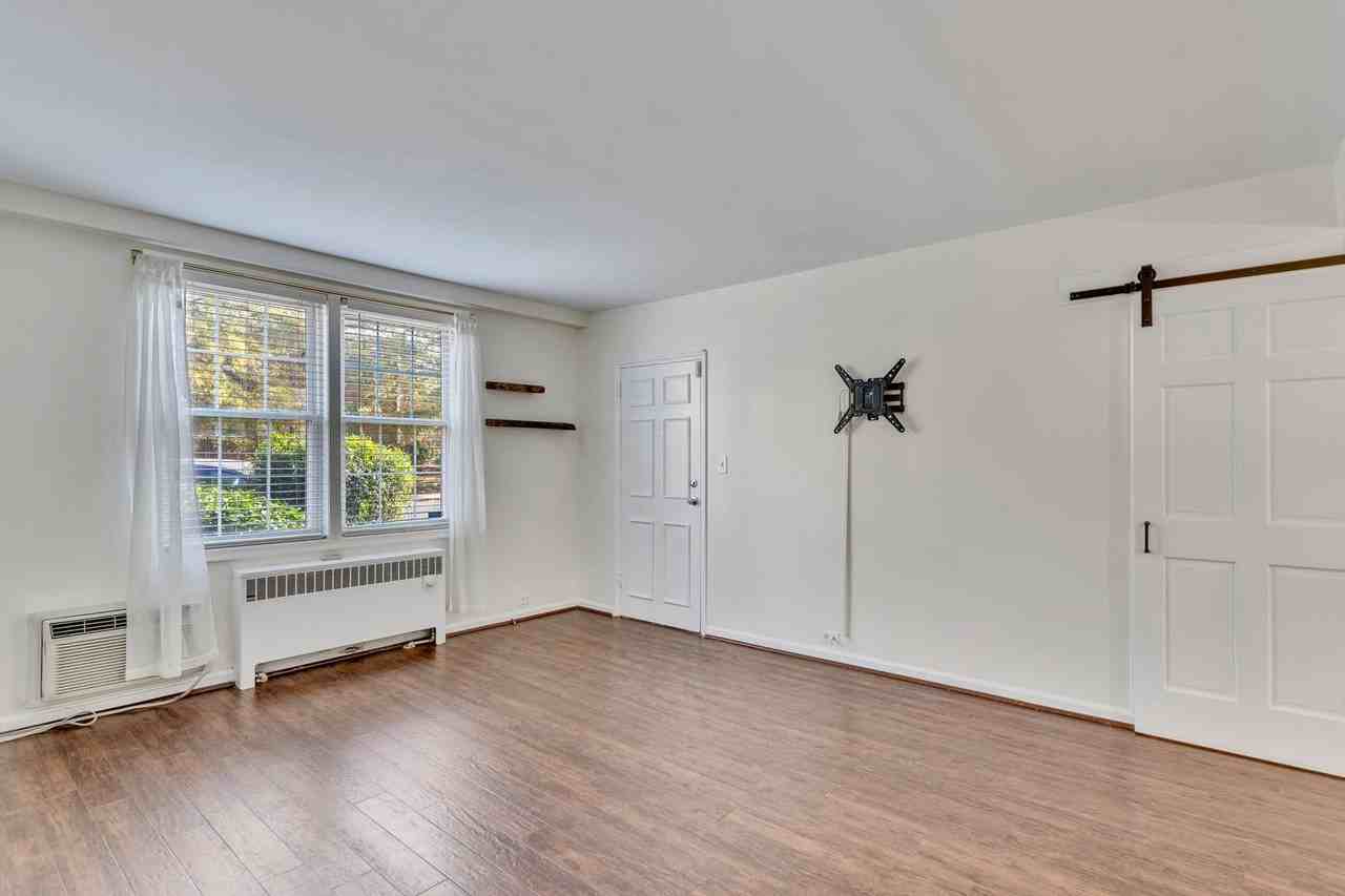 220 N Thomas St - Photo 3 of 19