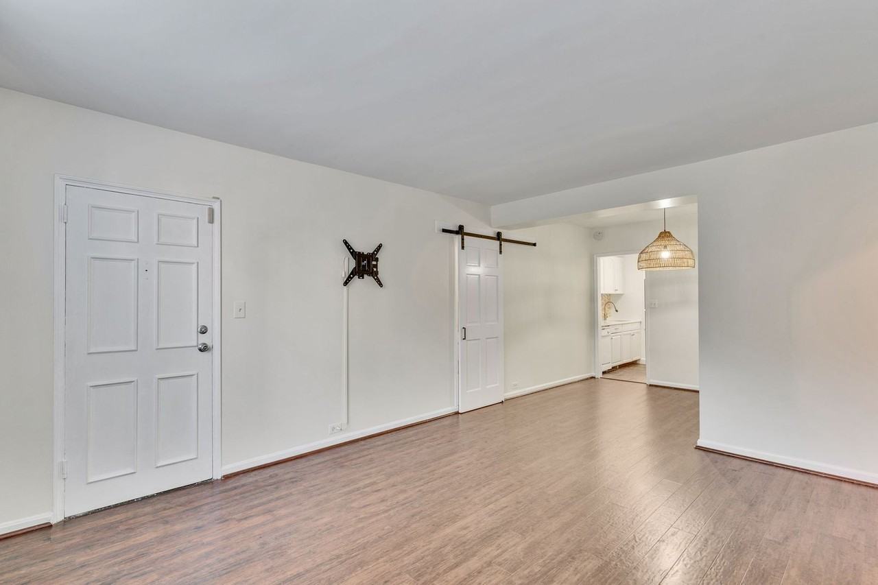 220 N Thomas St - Photo 4 of 19