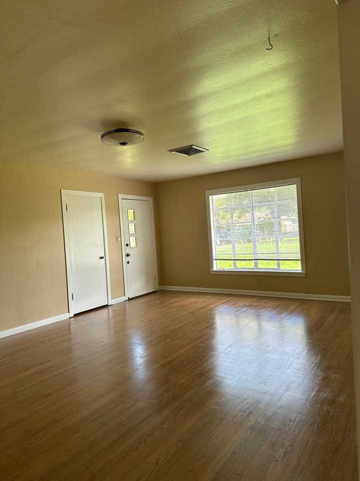 1516 Walnut Ave - Photo 3 of 15