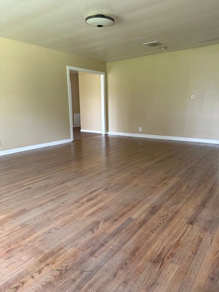 1516 Walnut Ave - Photo 4 of 15