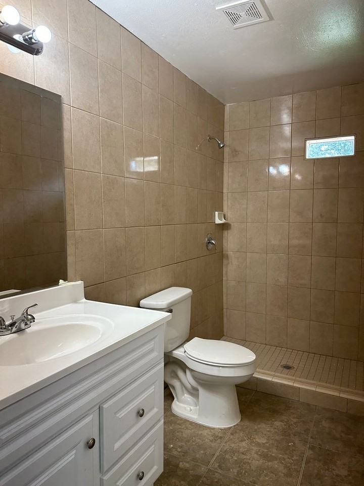 1516 Walnut Ave - Photo 5 of 15