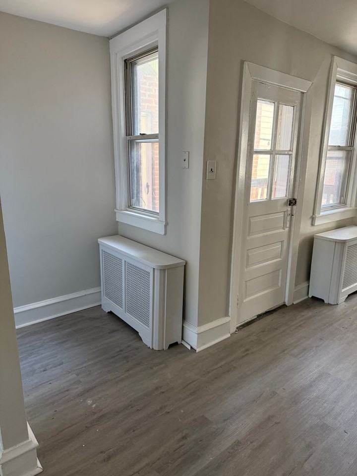 884 Bridge St - Photo 7 of 27