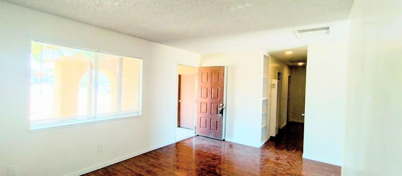 6065 Daisy Avenue - Photo 2 of 20