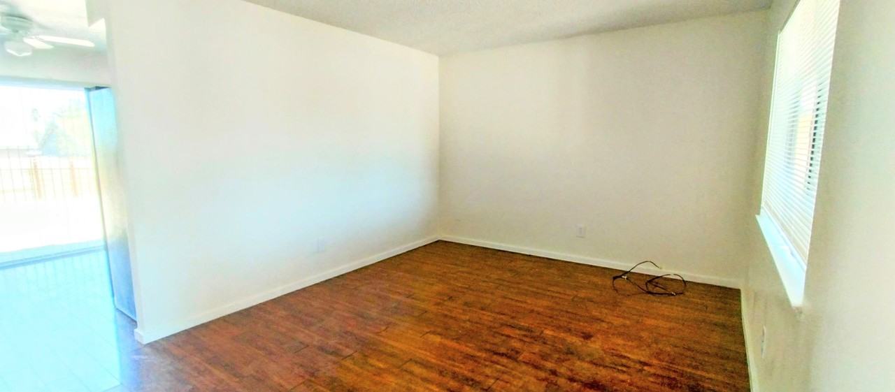 6065 Daisy Avenue - Photo 3 of 20