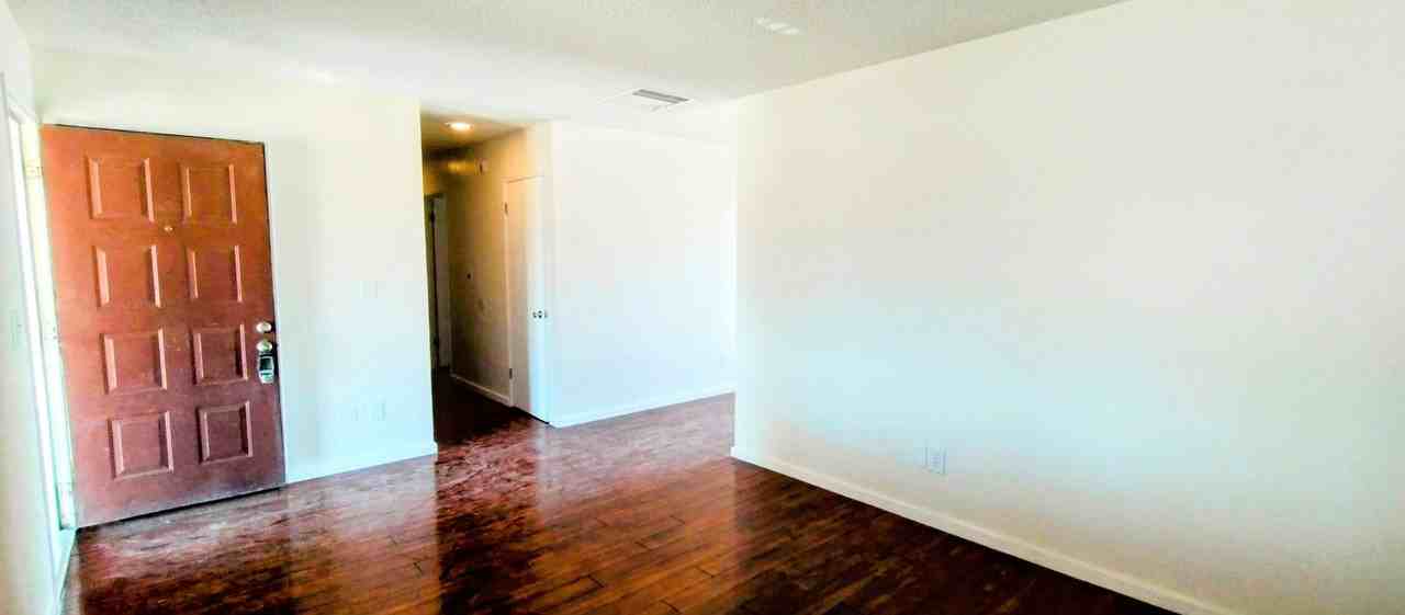 6065 Daisy Avenue - Photo 4 of 20