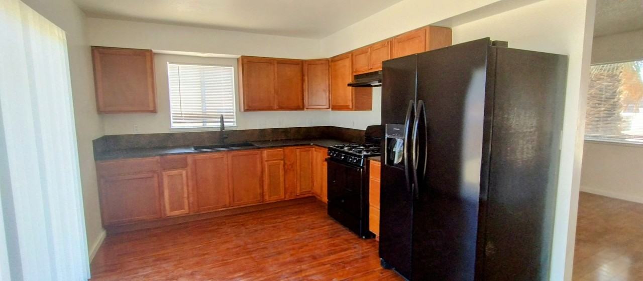 6065 Daisy Avenue - Photo 5 of 20