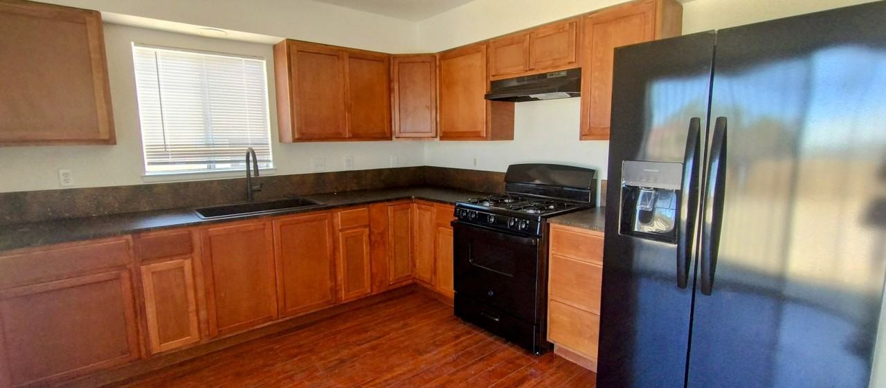 6065 Daisy Avenue - Photo 6 of 20