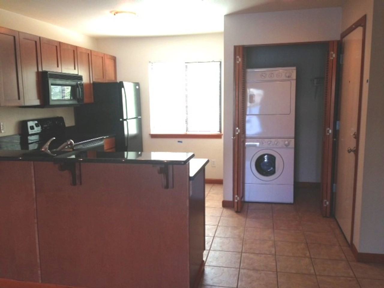 730 Nw Naito Pkwy #E12 - Photo 2 of 8