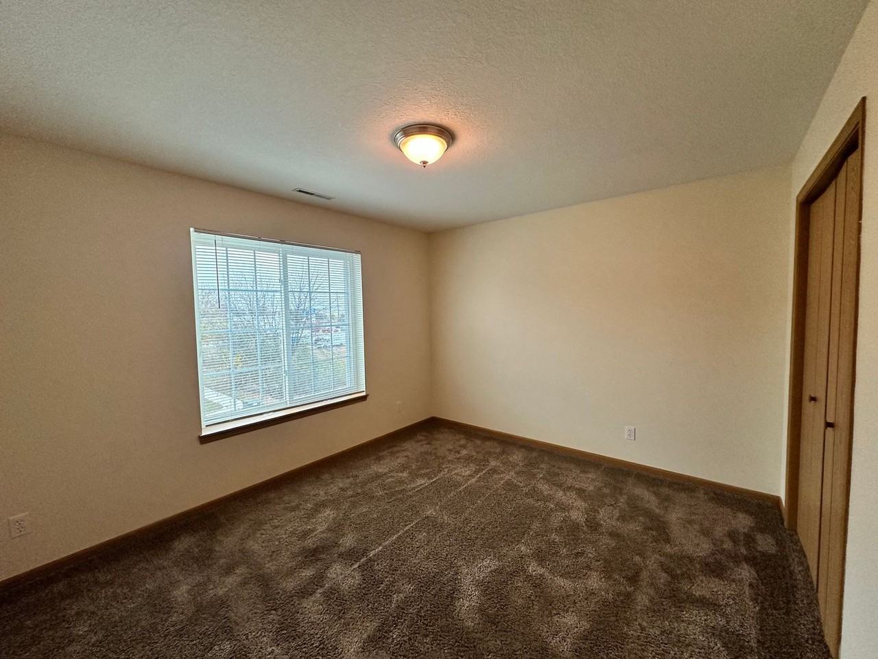 223 Crystal St - Photo 5 of 8