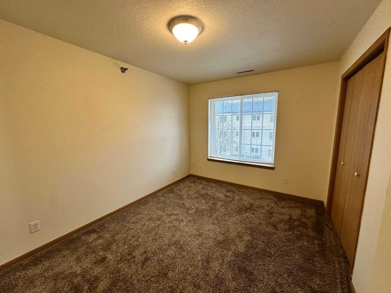 223 Crystal St - Photo 7 of 8