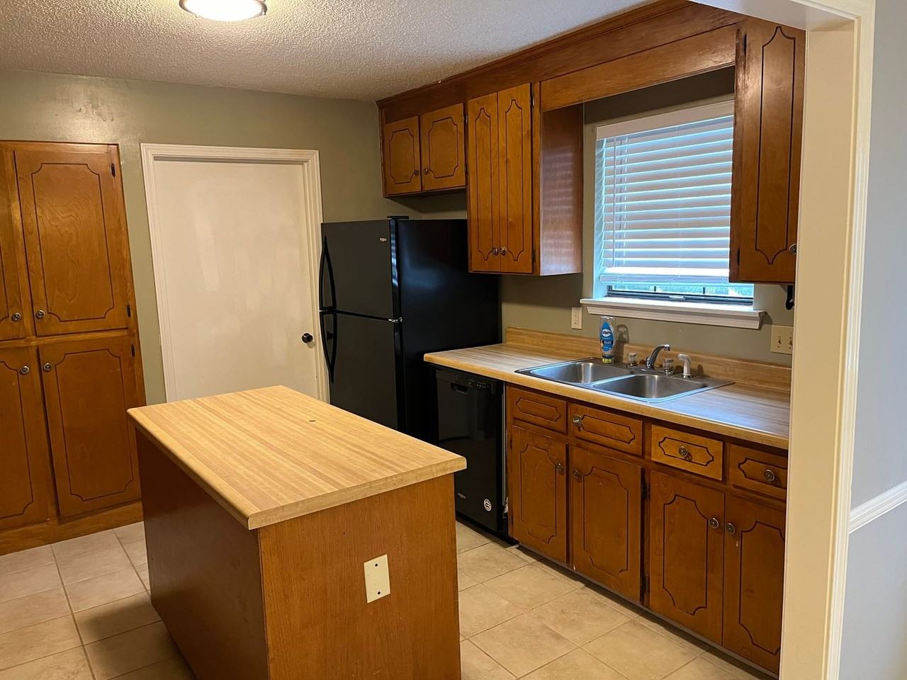 112 Blackhawk Dr - Photo 4 of 15
