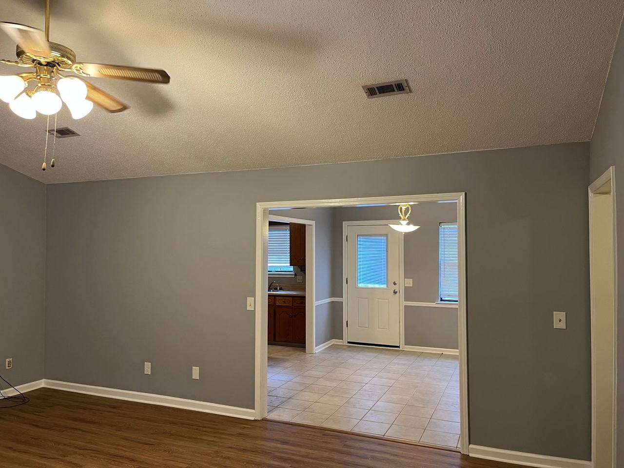 112 Blackhawk Dr - Photo 5 of 15