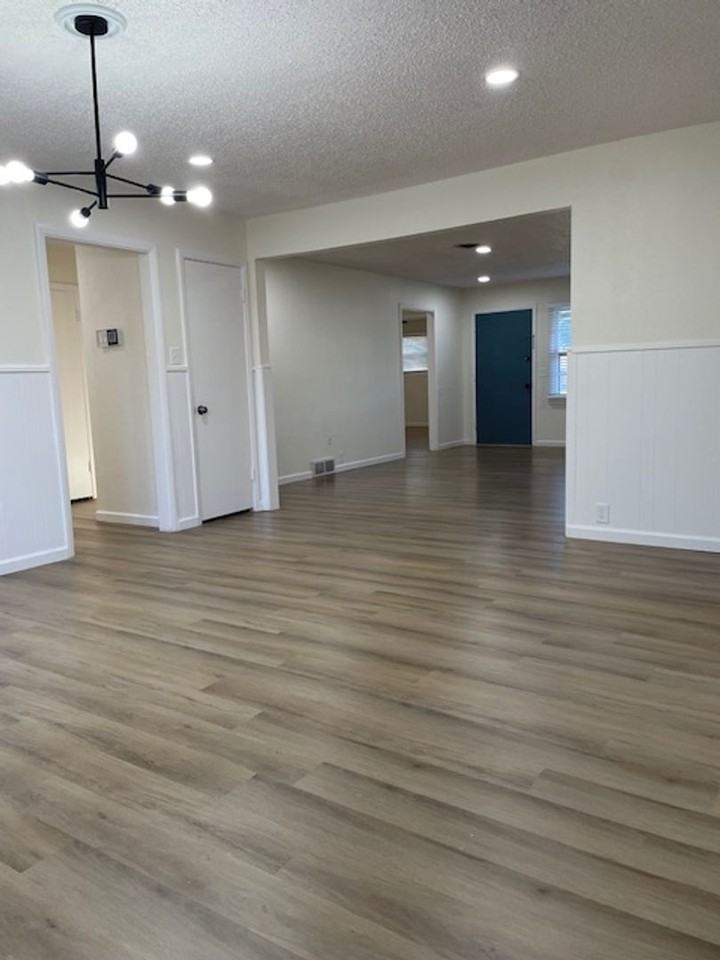 4210 52nd St - Photo 4 of 10