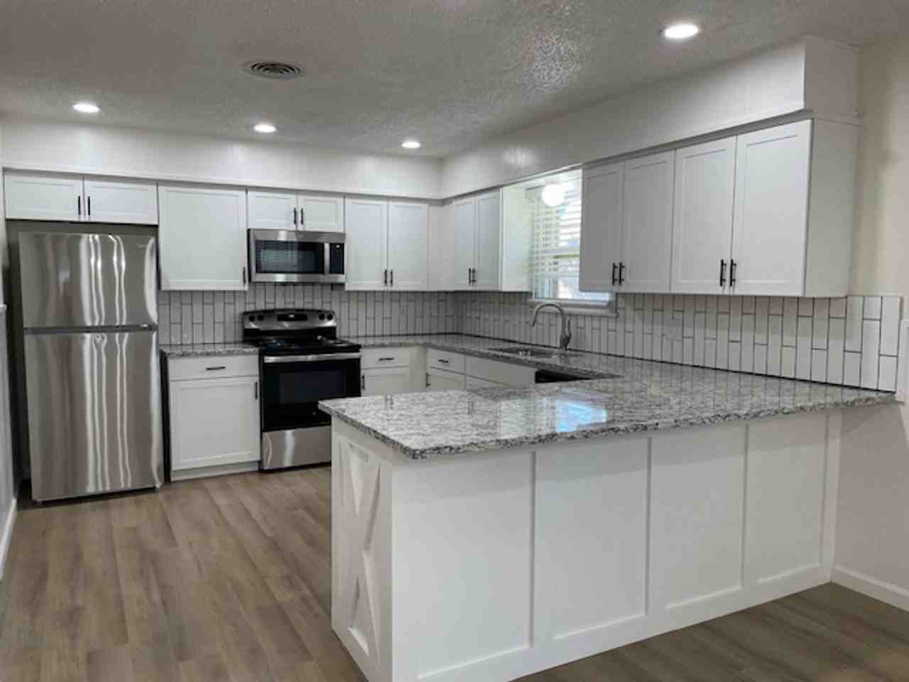 4210 52nd St - Photo 5 of 10