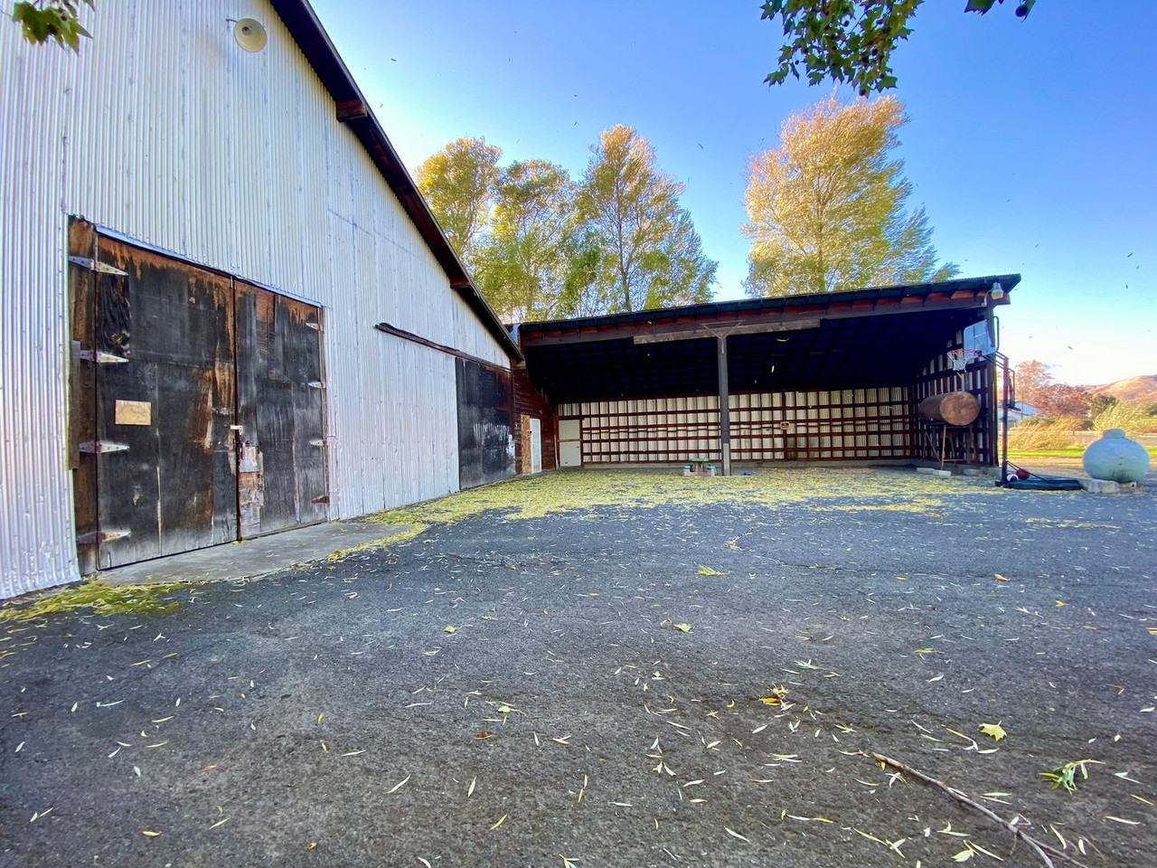 14910 Fisk Rd - Photo 3 of 23