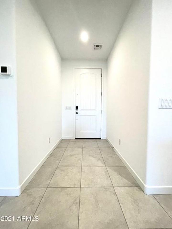 8955 W Solano Dr - Photo 4 of 29