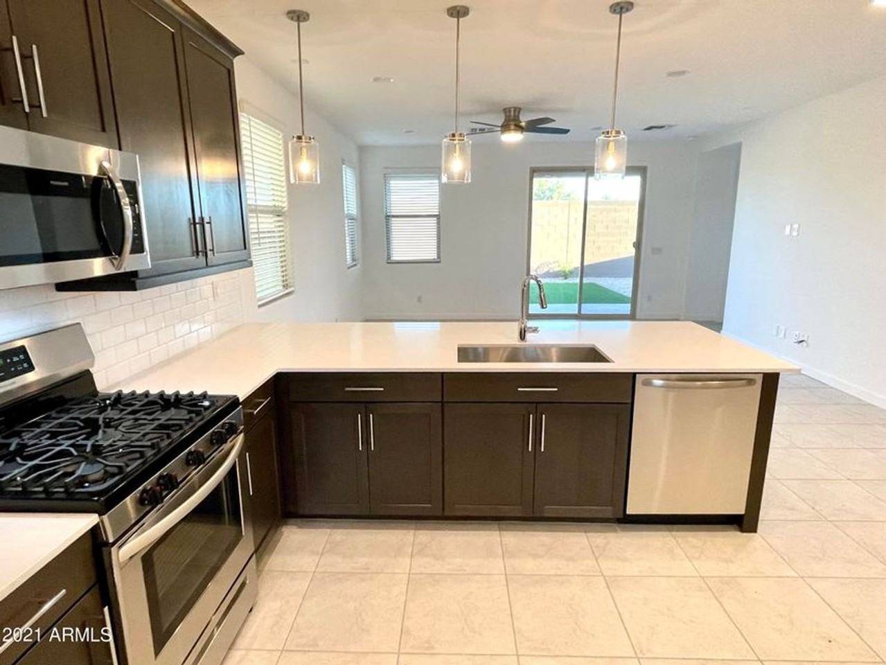 8955 W Solano Dr - Photo 7 of 29