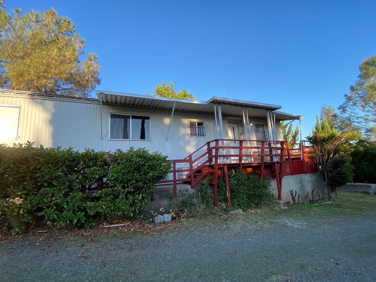464 Silver Leaf Dr - Photo 2 of 14