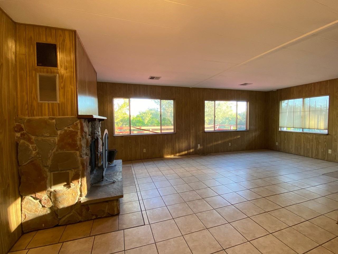 464 Silver Leaf Dr - Photo 3 of 14