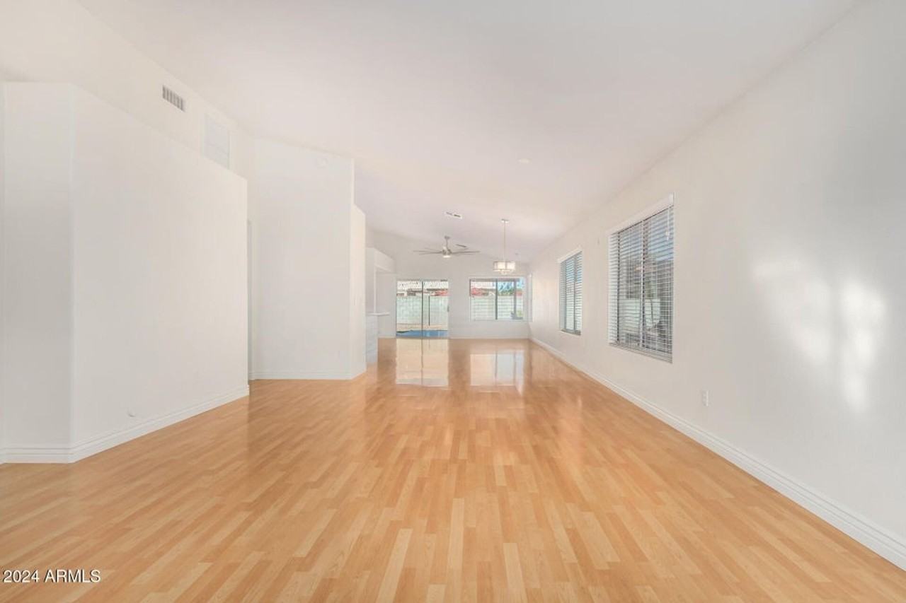 8338 W Paradise Dr - Photo 7 of 45