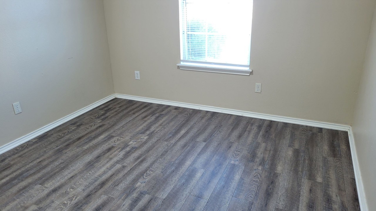 1806 76th St - Photo 2 of 39