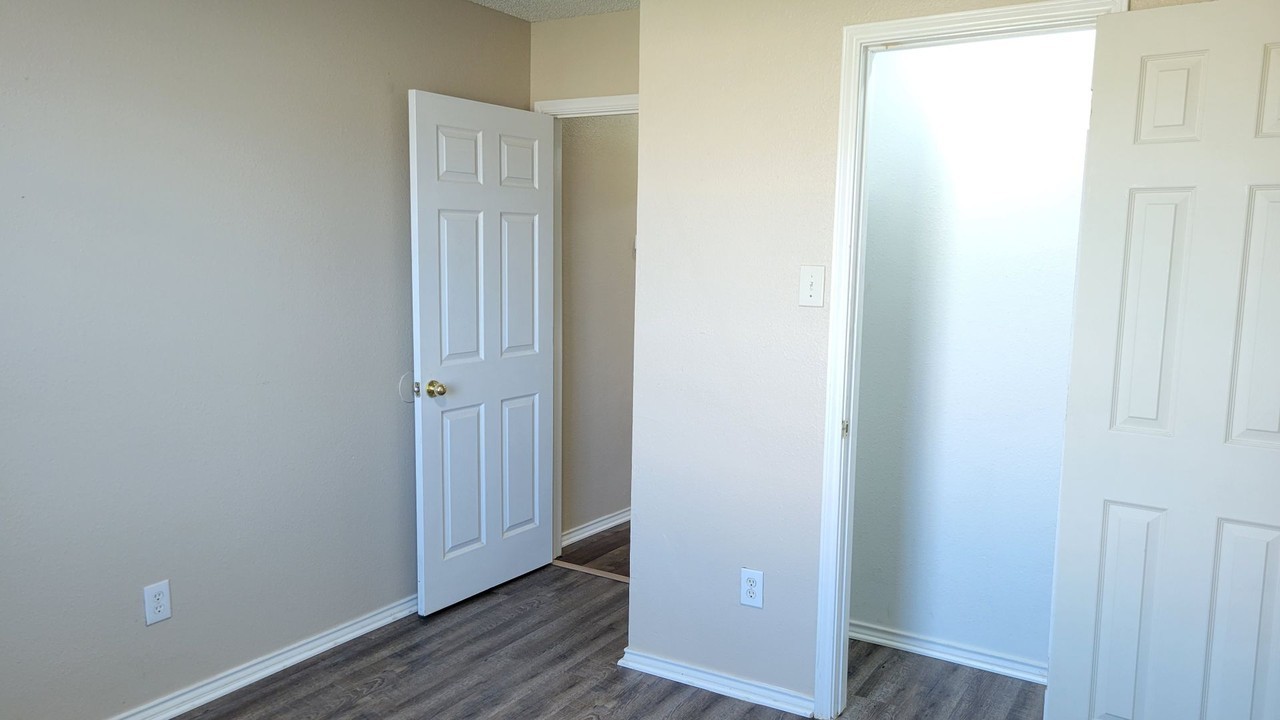 1806 76th St - Photo 4 of 39