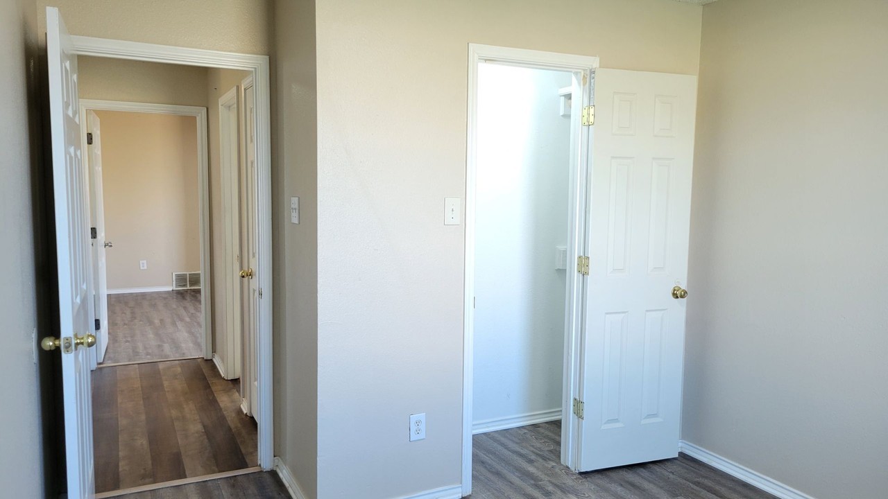1806 76th St - Photo 3 of 39