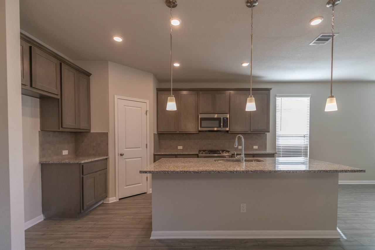 333 Toddy Way - Photo 6 of 43