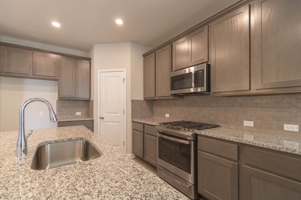 333 Toddy Way - Photo 7 of 43