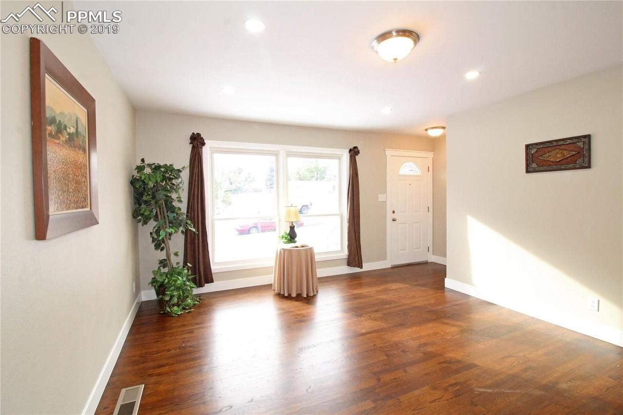 1211 Prairie Rd - Photo 3 of 19