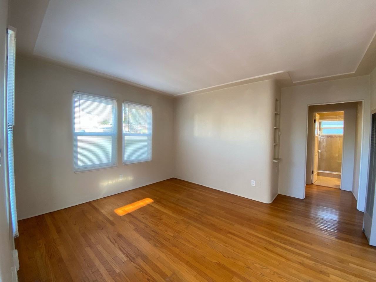 4077 Iowa St - Photo 5 of 16