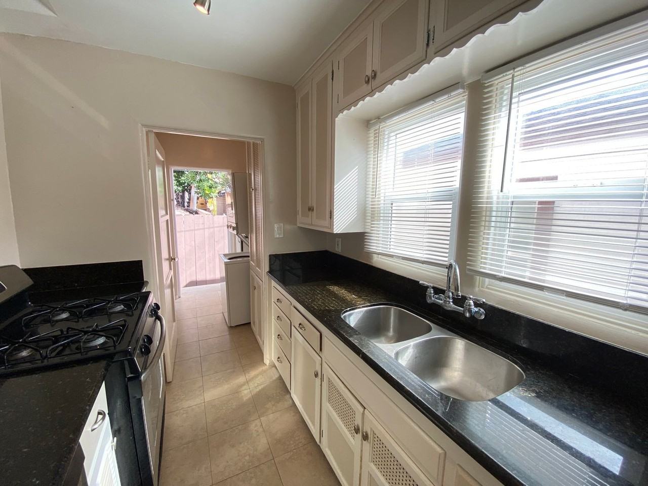 4077 Iowa St - Photo 3 of 16