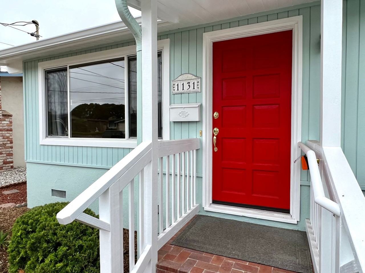 1131 Isabelle Ct - Photo 3 of 35