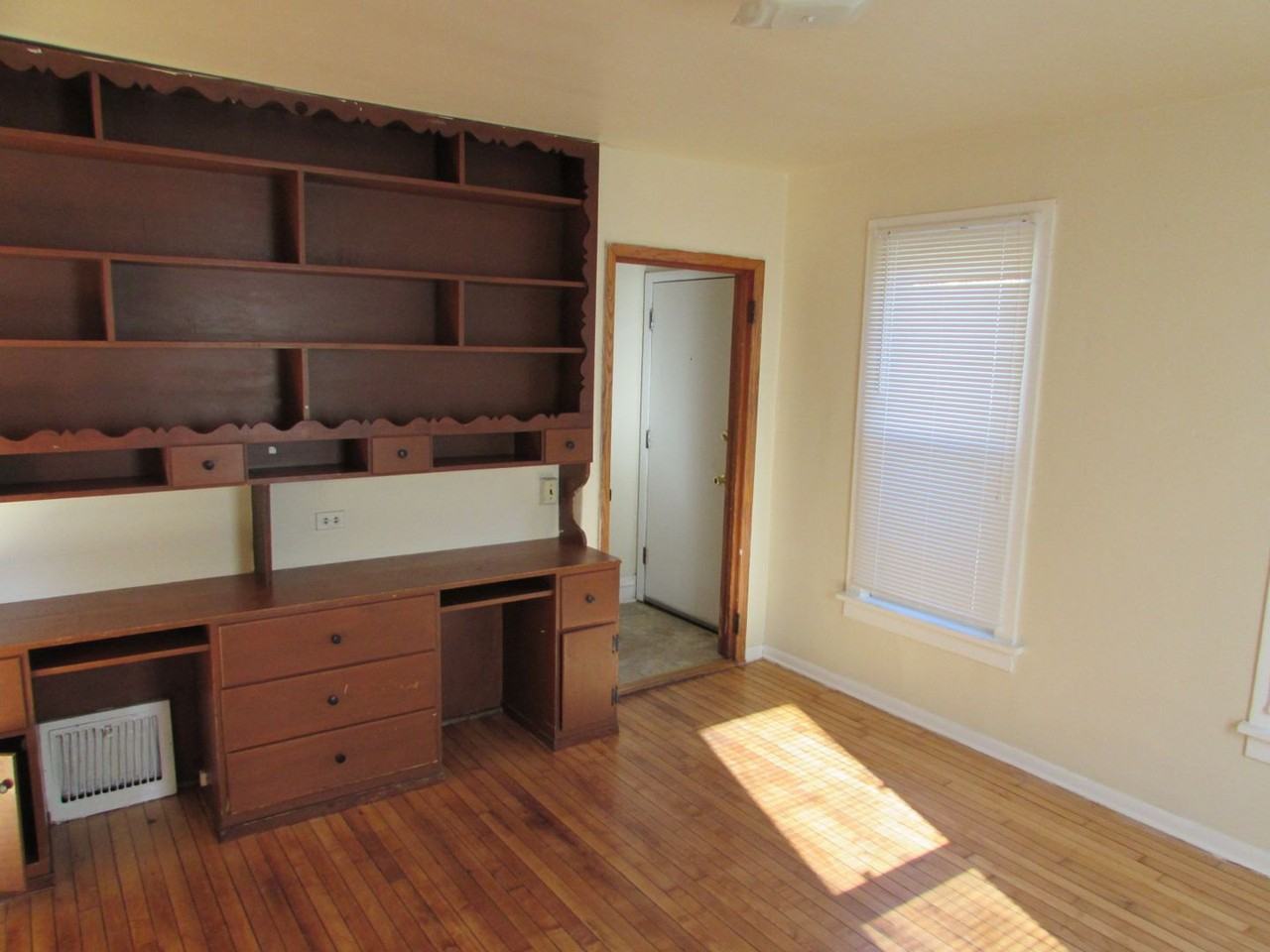 608 S Mills St - Photo 2 of 30