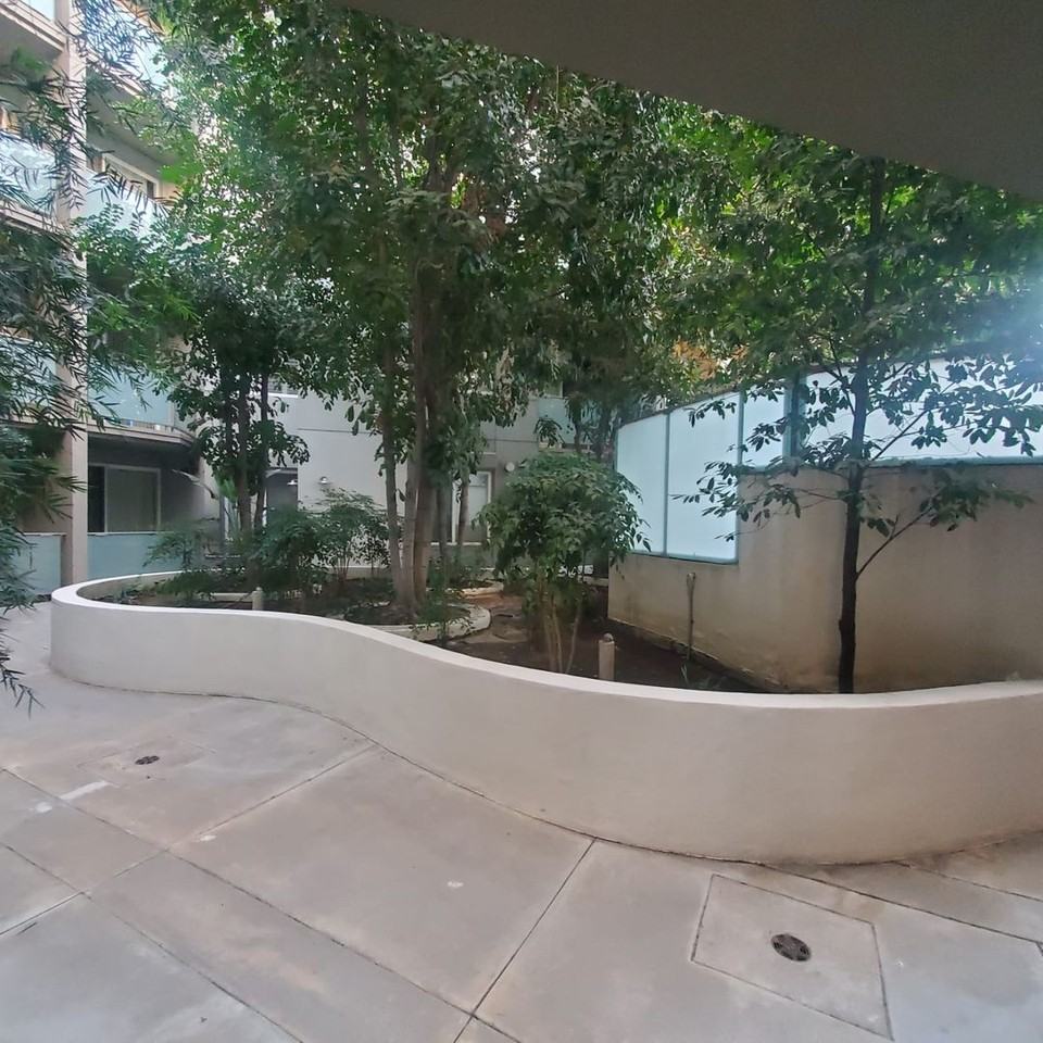 160 S Hudson Ave - Photo 5 of 50