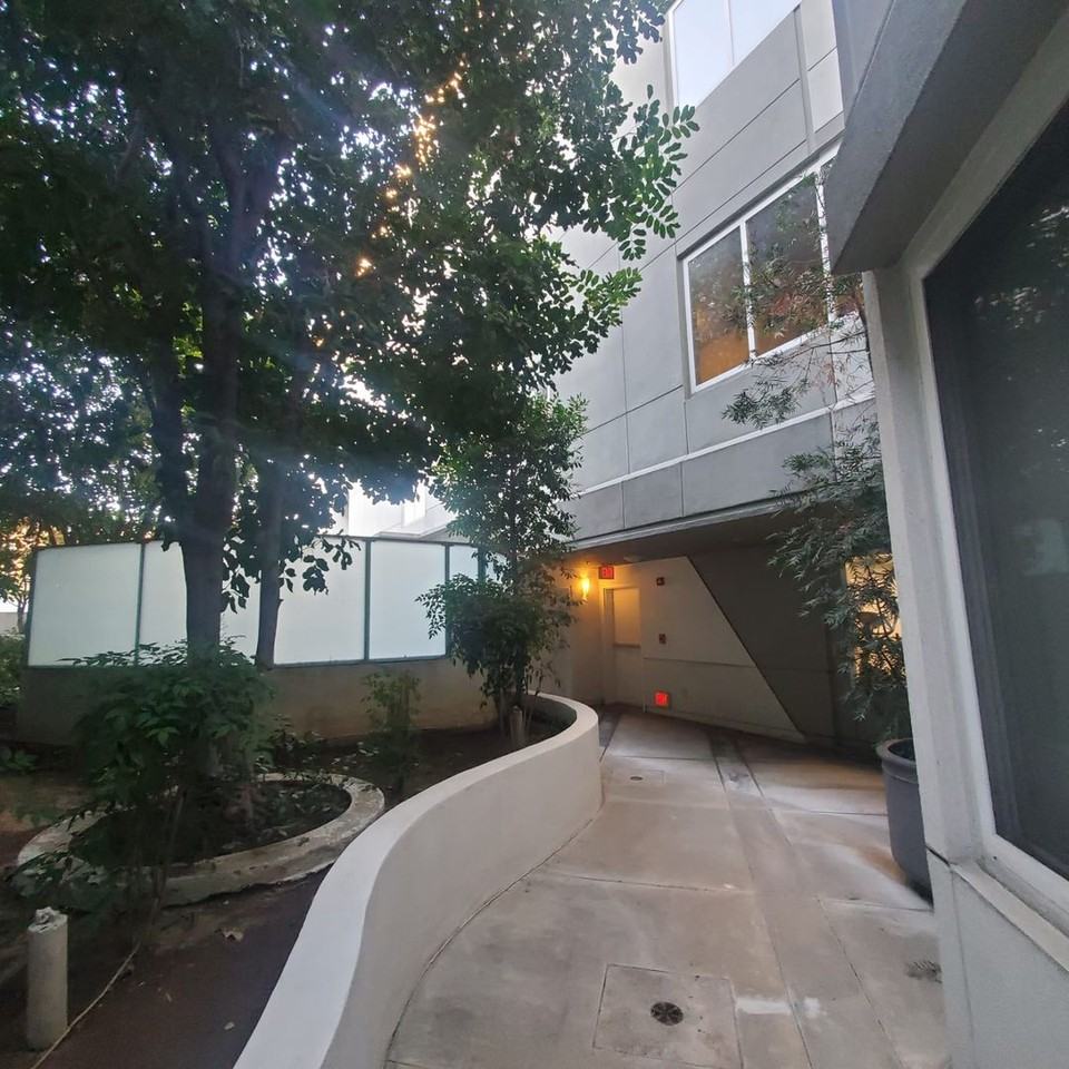 160 S Hudson Ave - Photo 6 of 50